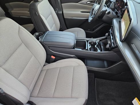 New 2027 Chevrolet Traverse LT w/ Midnight/Sport Edition FWD image 15