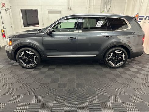 Used 2024 Kia Telluride EX AWD/4WD image 6
