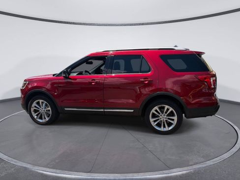 Used 2018 Ford Explorer XLT w/ Equipment Group 201A AWD/4WD image 3