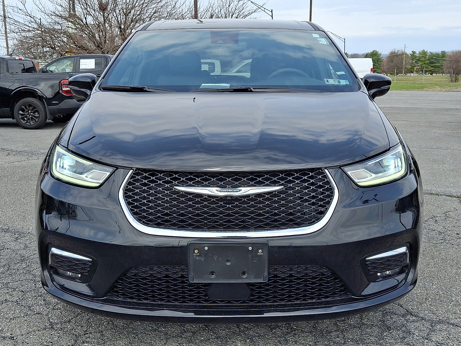 Used 2025 Chrysler Pacifica Select FWD image 2