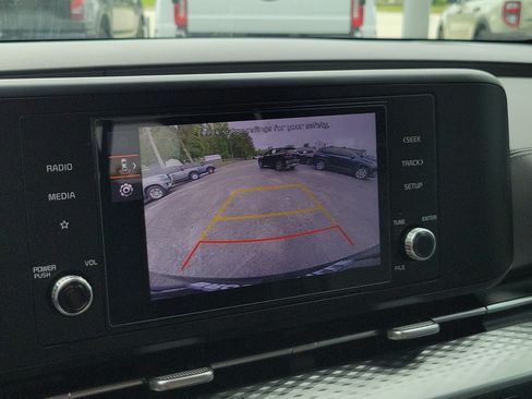Used 2024 Kia Carnival LX FWD image 13