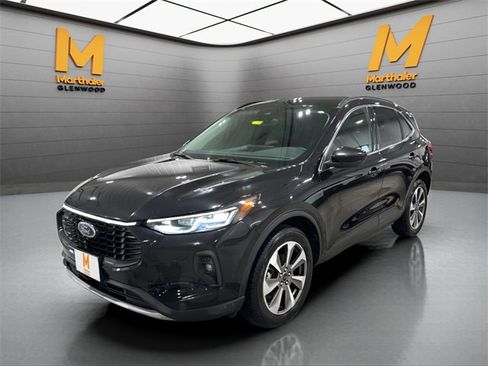 Used 2024 Ford Escape Platinum image 4