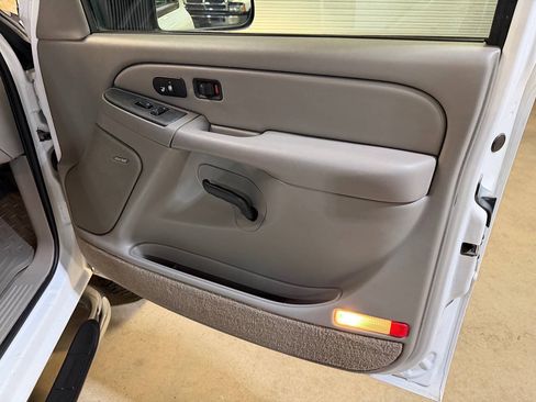 Used 2004 GMC Sierra 3500 SLT w/ Heavy-Duty Power Package AWD/4WD image 37