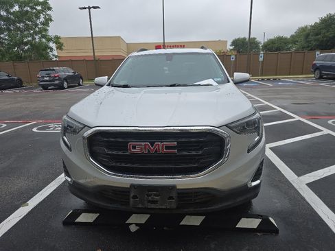 Used 2018 GMC Terrain SLE w/ Driver Convenience Package FWD image 2