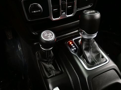 Used 2025 Jeep Wrangler Unlimited Sahara AWD/4WD image 22