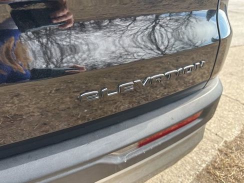 Used 2025 GMC Acadia Elevation image 14