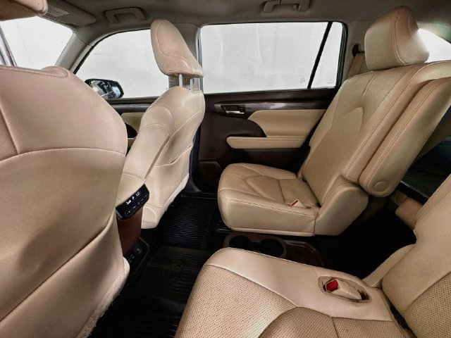 Used 2022 Toyota Highlander Limited FWD image 22
