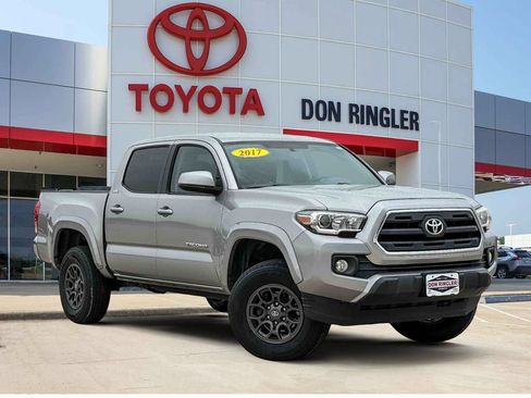Used 2017 Toyota Tacoma SR5 AWD/4WD image 1