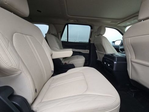 Used 2023 Ford Expedition Platinum RWD image 16
