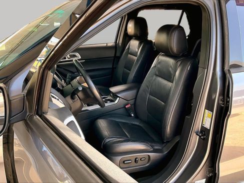 Used 2014 Ford Explorer XLT w/ Equipment Group 202A FWD image 8