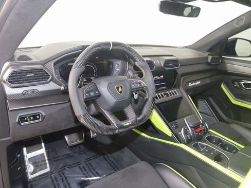 Used 2022 Lamborghini Urus image 44