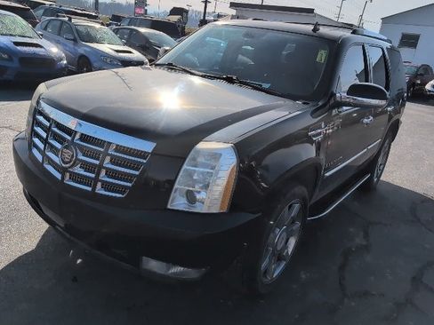 Used 2009 Cadillac Escalade Base image 4