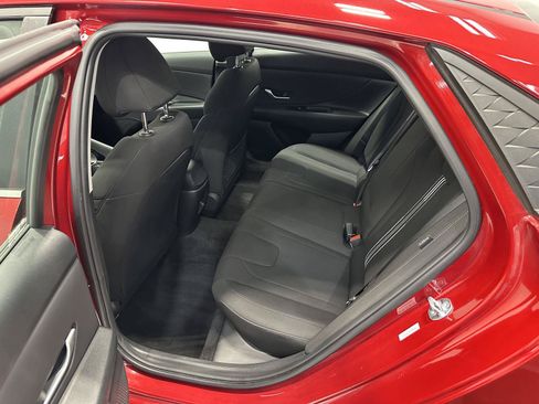 Certified 2025 Hyundai Elantra SEL FWD image 24