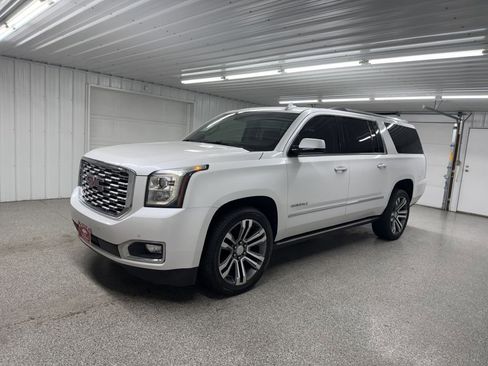 Used 2018 GMC Yukon XL Denali w/ Denali Ultimate Package image 3