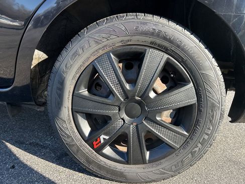 Used 2016 Nissan Versa SV image 28