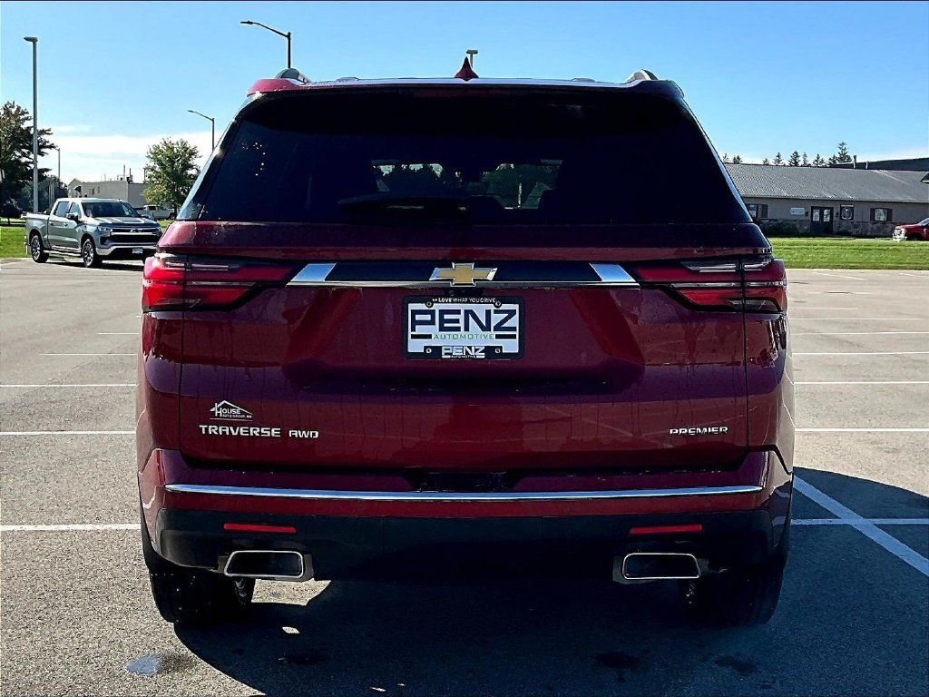 Used 2022 Chevrolet Traverse Premier AWD/4WD image 6