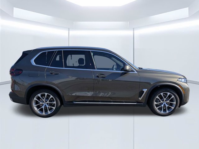 Used 2026 BMW X5 xDrive40i AWD/4WD image 3