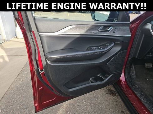 Used 2024 Jeep Grand Cherokee Limited w/ Luxury Tech Group II image 15