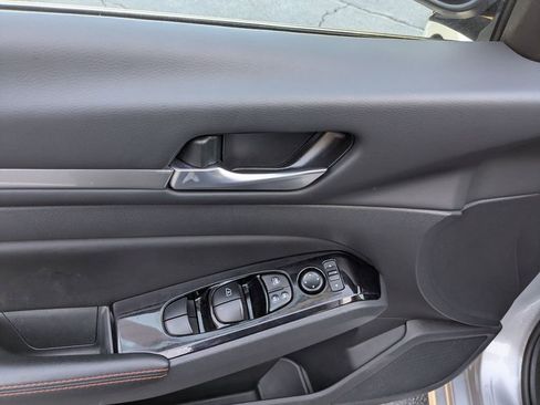 Used 2025 Nissan Altima 2.5 SR image 23