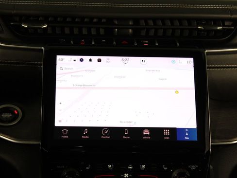 Used 2025 Jeep Grand Cherokee Overland AWD/4WD image 7