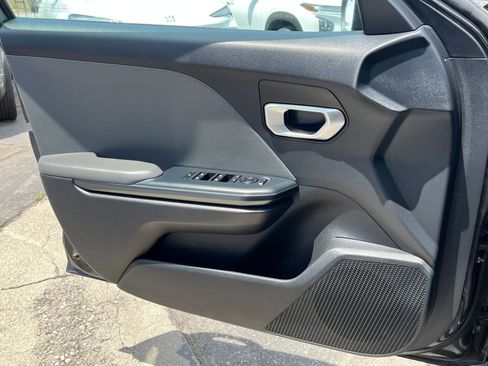 Used 2025 Kia K4 FWD image 18