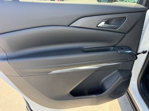New 2026 Chevrolet Traverse LT FWD image 11