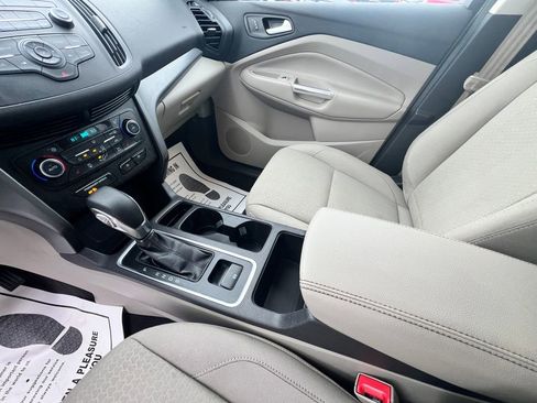 Used 2018 Ford Escape SE image 17