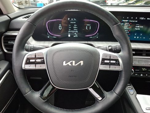 Used 2024 Kia Telluride EX w/ EX Captain's Chair Package image 18