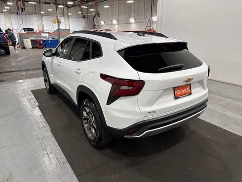 New 2025 Chevrolet Trax LT w/ Driver Confidence Package image 5