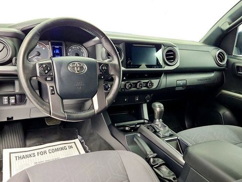 Used 2017 Toyota Tacoma TRD Sport w/ Tow Package AWD/4WD image 12
