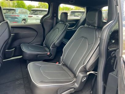 New 2027 Chrysler Pacifica Limited