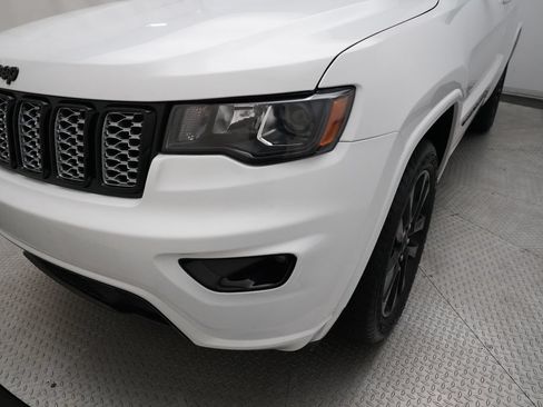 Used 2019 Jeep Grand Cherokee Altitude AWD/4WD image 23