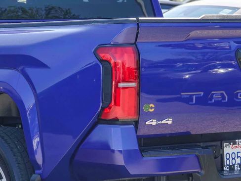 Used 2025 Toyota Tacoma SR5 image 7