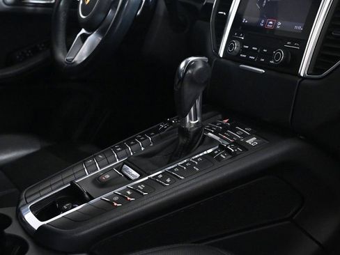 Certified 2018 Porsche Macan S AWD/4WD image 24