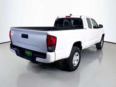 Used 2018 Toyota Tacoma SR w/ SR Convenience Package image 10