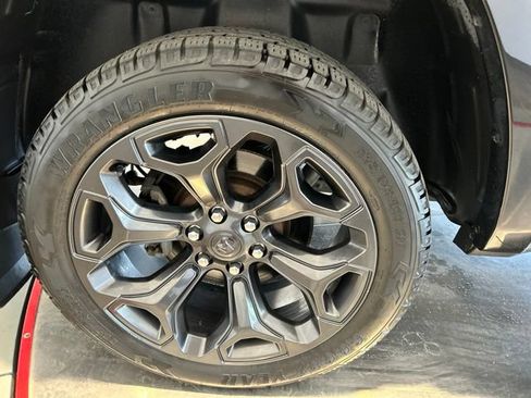 Used 2020 RAM 1500 Limited w/ Black Appearance Package AWD/4WD image 17