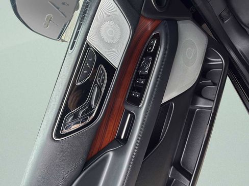 Used 2023 Lincoln Navigator Reserve image 11