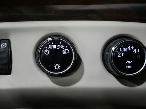 Used 2017 Cadillac Escalade Luxury image 14