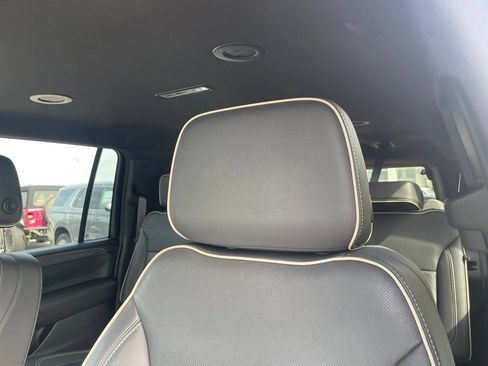 Used 2024 GMC Yukon XL SLT RWD image 22
