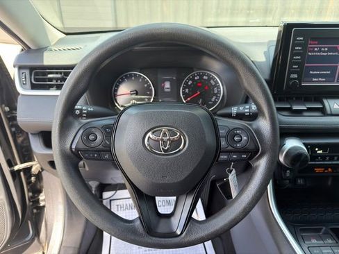 Used 2019 Toyota RAV4 LE AWD/4WD image 13