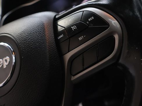 Used 2019 Jeep Cherokee Limited AWD/4WD image 20