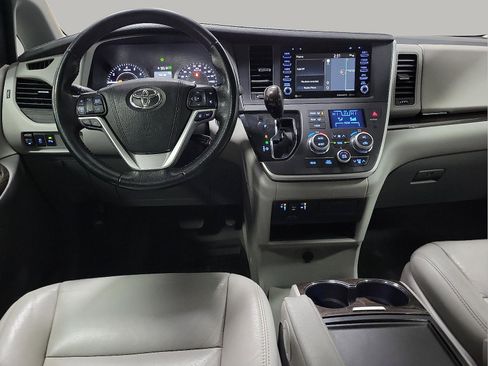 Certified 2020 Toyota Sienna XLE image 8