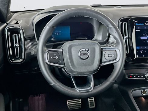 Used 2022 Volvo XC40 P8 Recharge Plus image 18