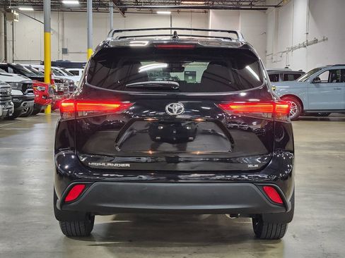 Used 2022 Toyota Highlander XLE FWD image 10