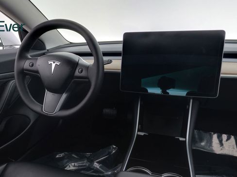 Used 2020 Tesla Model 3 Standard Range image 25