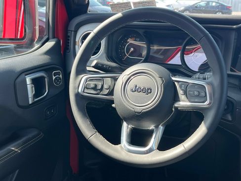 Used 2025 Jeep Wrangler Unlimited Sahara AWD/4WD image 28