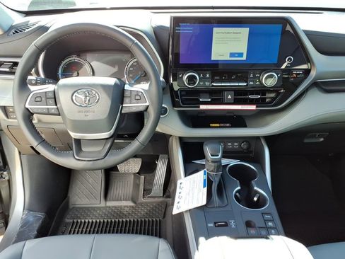 New 2026 Toyota Highlander XLE image 10