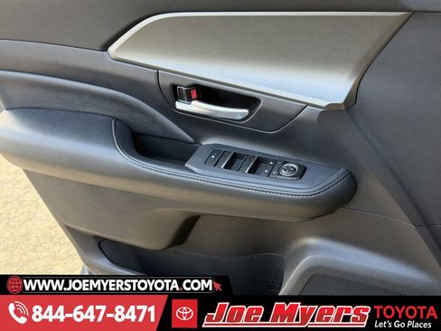 Used 2025 Toyota Grand Highlander FWD image 26