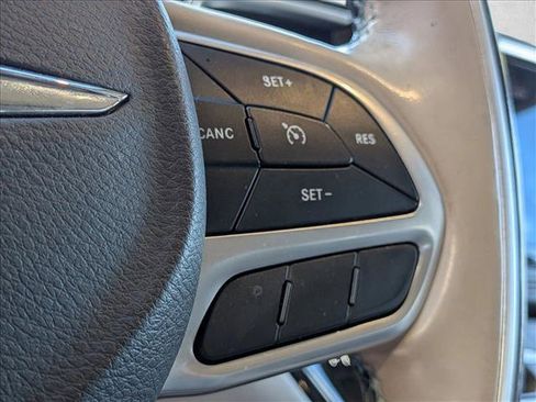 Used 2019 Chrysler Pacifica Limited image 12