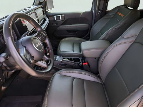 Used 2024 Jeep Gladiator Mojave AWD/4WD image 9